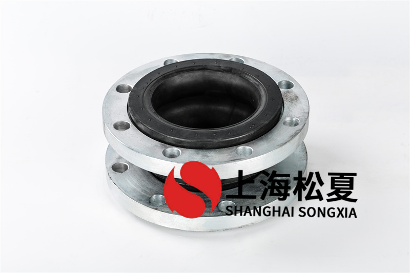 橡膠軟接頭做為一個重要的管道構(gòu)件，多見于水泵的接口處